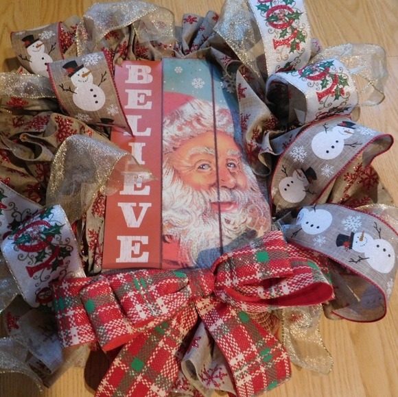 HANDMADE RUSTIC SANTA CHRISTMAS WREATH - Picture 5 of 5